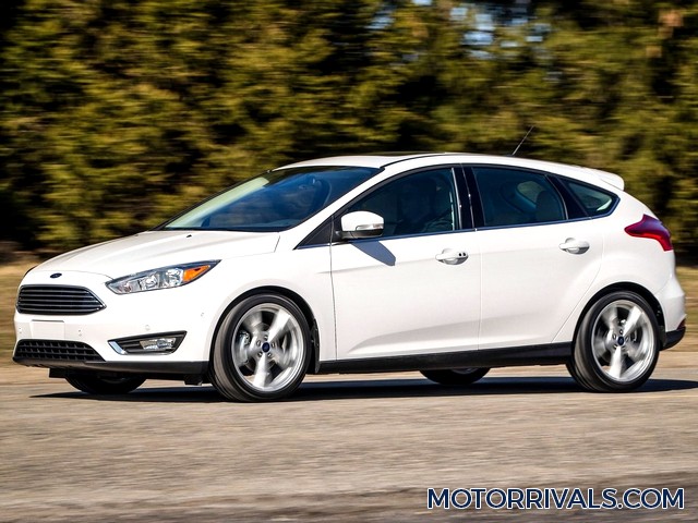 2016 Ford Focus Hatchback Side Front View