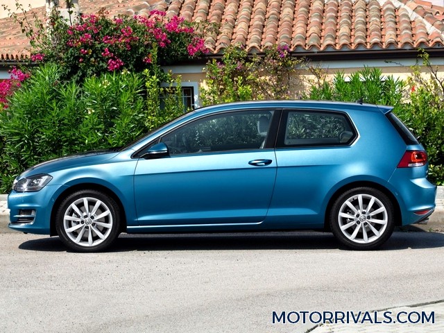 2016 Volkswagen Golf Side View