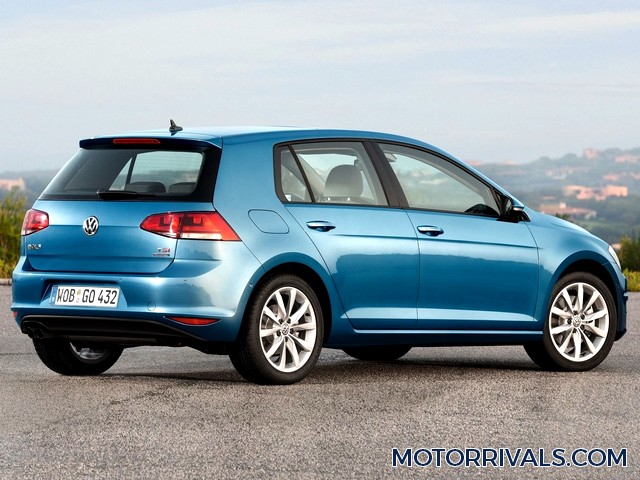 2016 Volkswagen Golf 4 Door Side Rear View